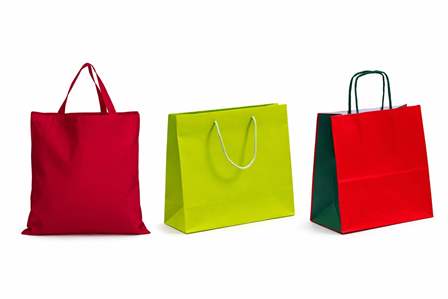 Baumwolltasche und Papiertragetaschen im Vergleich