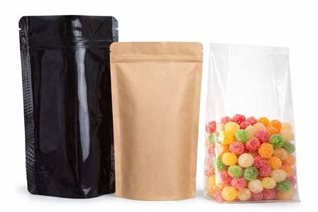 Standbodenbeutel und Blockbodenbeutel im Vergleich auf weißem Hintergrund